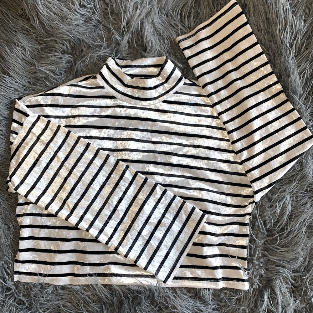 Long sleeve crop top